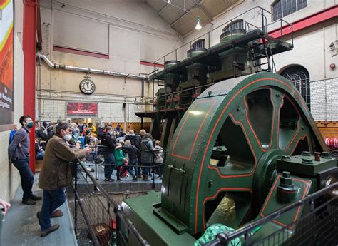 Kelham Island Museum: Uma Jornada Fascinante Através da História Industrial de Sheffield!