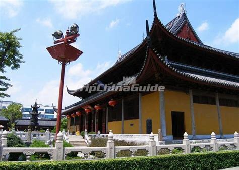 O Templo do Céu Azul em Suzhou: Uma Obra-Prima Arquitctural com um Toque de Mistério!